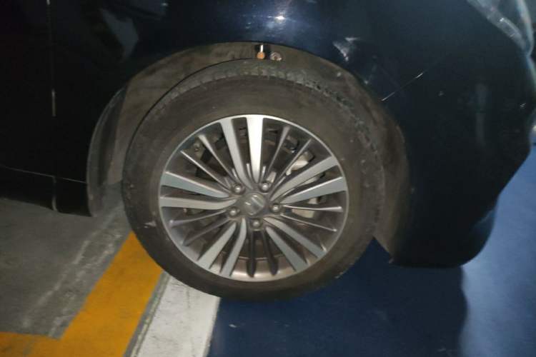 Used Honda Odyssey 2018 2.4L Luxury Edition Right Front Wheel Hub
