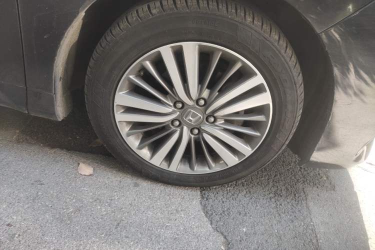 Used Honda Odyssey 2018 2.4L Luxury Edition Right Front Wheel Hub