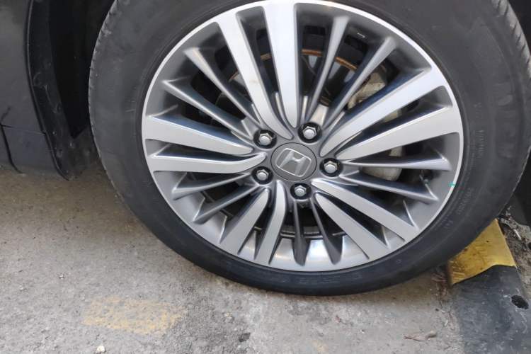 Used Honda Odyssey 2018 2.4L Luxury Edition Right Front Wheel Hub