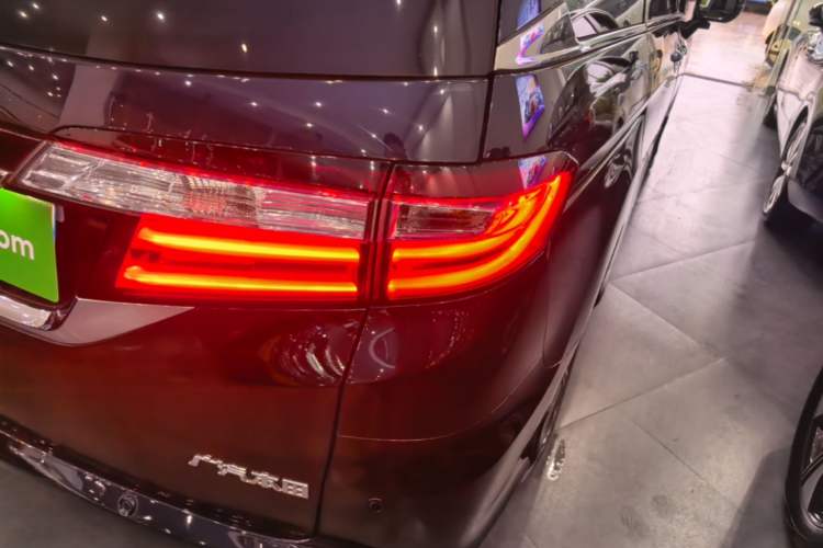 Used Honda Odyssey 2018 2.4L Smart Edition Right Rear Taillight