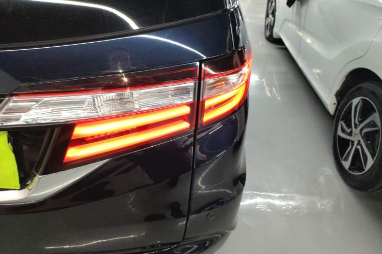 Used Honda Odyssey 2018 2.4L Smart Edition Right Rear Taillight