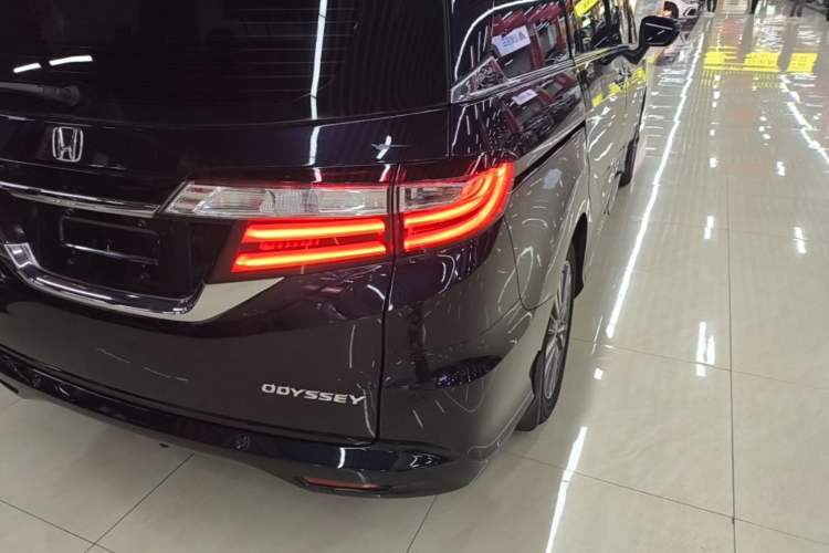 Used Honda Odyssey 2018 2.4L Luxury Edition Right Rear Taillight