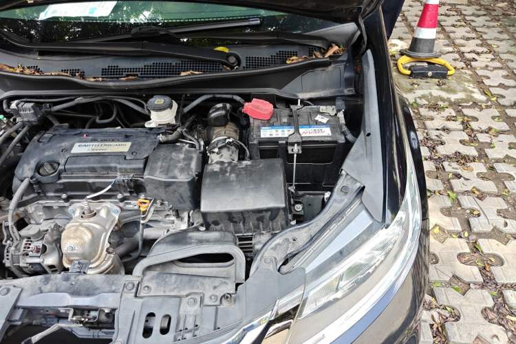 Used Honda Odyssey 2018 2.4L Smart Edition Engine Bay Left
