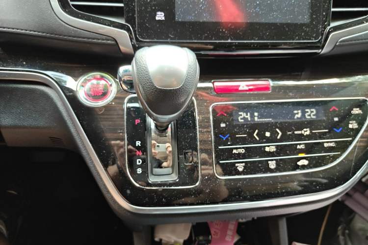 Used Honda Odyssey 2018 2.4L Smart Edition Gear Lever