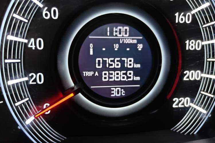 Used Honda Odyssey 2018 2.4L Smart Edition Odometer Close Up