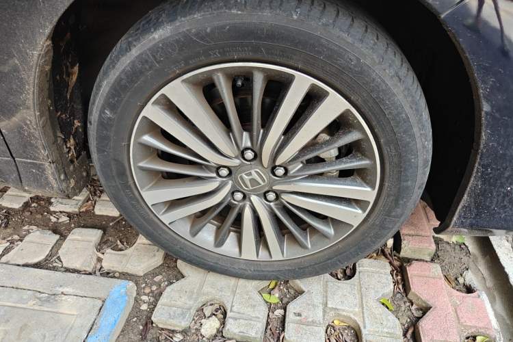 Used Honda Odyssey 2018 2.4L Smart Edition Right Front Wheel Hub
