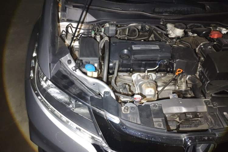 Used Honda Odyssey 2018 2.4L Luxury Edition Engine Bay Right