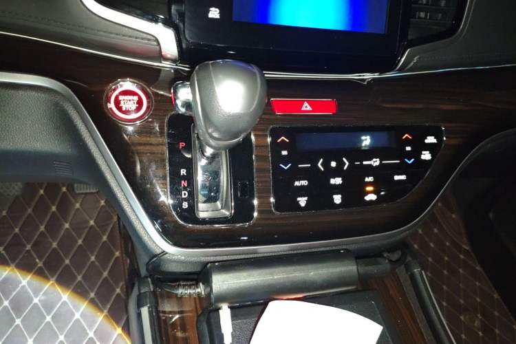 Used Honda Odyssey 2018 2.4L Luxury Edition Gear Lever