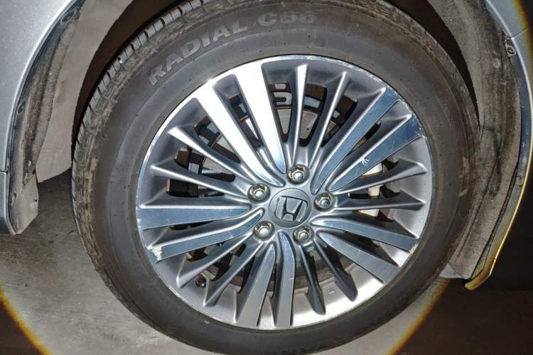 Used Honda Odyssey 2018 2.4L Luxury Edition Right Front Wheel Hub