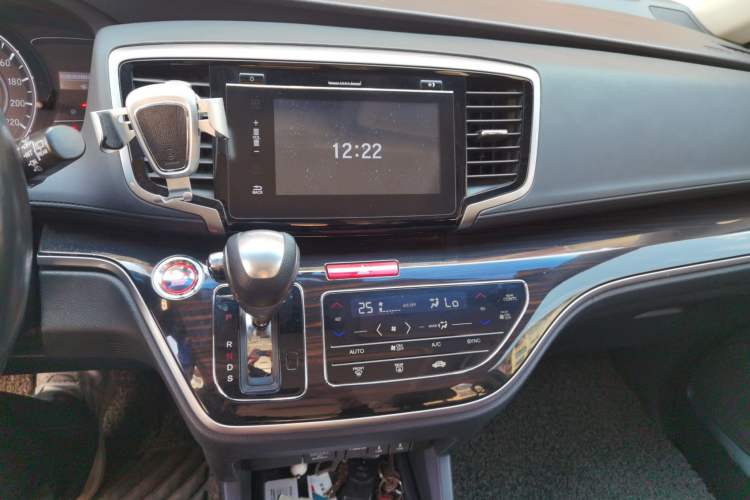 Used Honda Odyssey 2018 2.4L Luxury Edition Audio And AC Panel