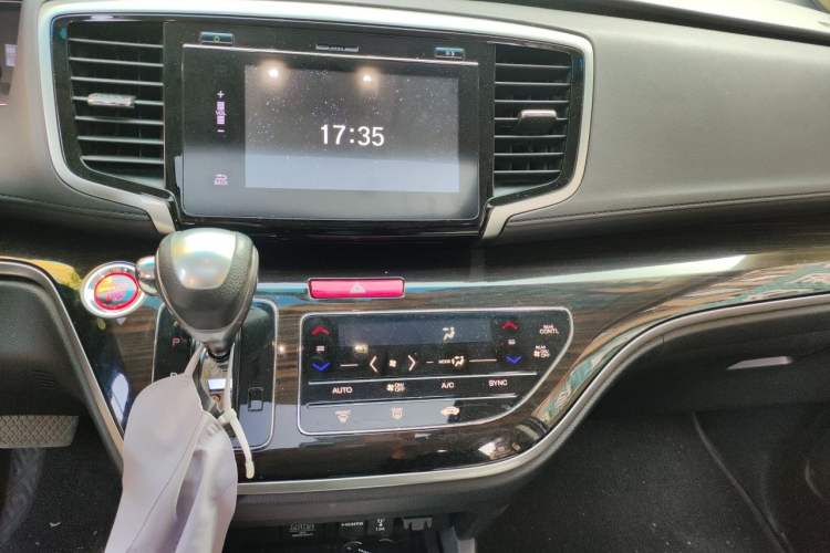 Used Honda Odyssey 2018 2.4L Luxury Edition Audio And AC Panel