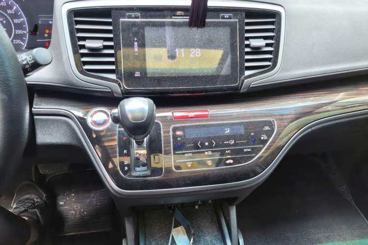Used Honda Odyssey 2018 2.4L Luxury Edition Audio And AC Panel