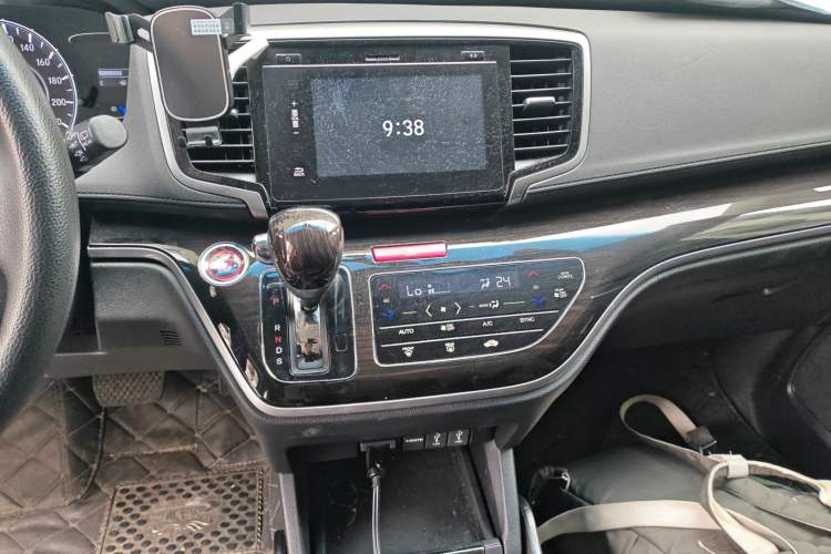 Used Honda Odyssey 2018 2.4L Luxury Edition Audio And AC Panel