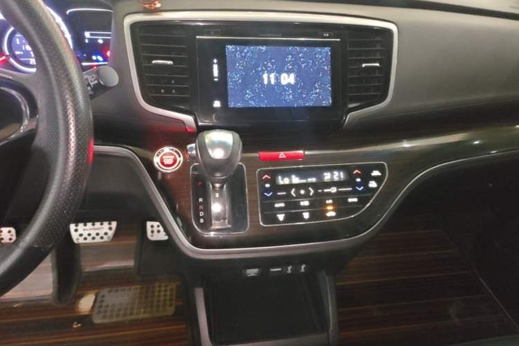 Used Honda Odyssey 2018 2.4L Luxury Edition Audio And AC Panel