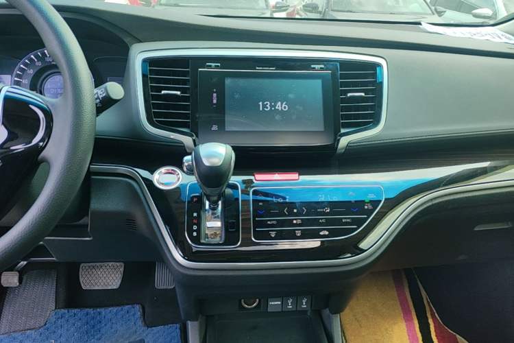Used Honda Odyssey 2018 2.4L Luxury Edition Audio And AC Panel