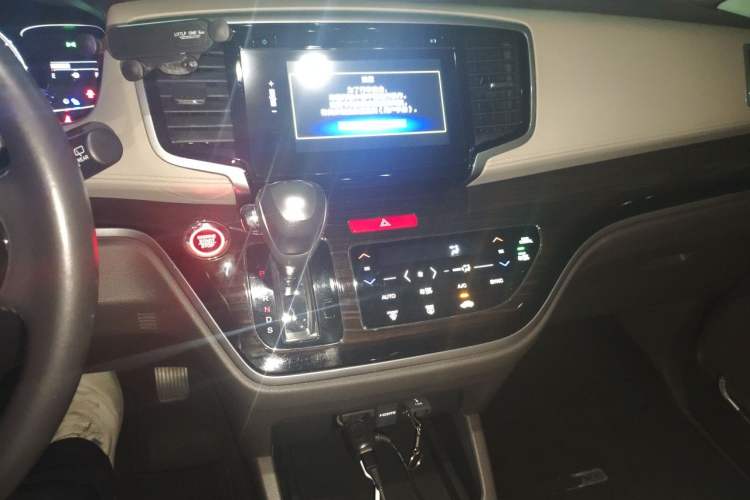 Used Honda Odyssey 2018 2.4L Smart Edition Audio And AC Panel