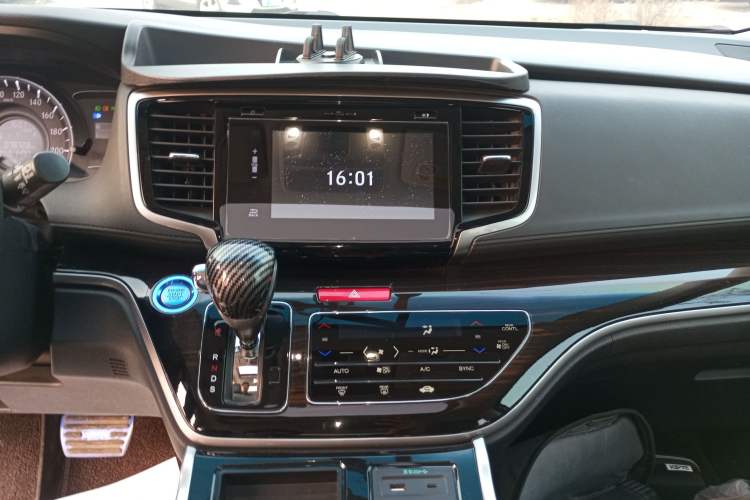 Used Honda Odyssey 2018 2.4L Luxury Edition Audio And AC Panel