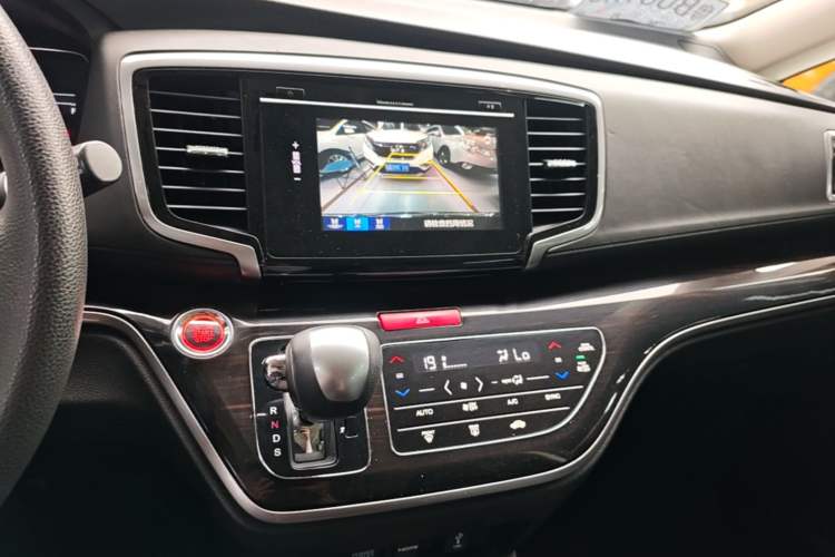 Used Honda Odyssey 2018 2.4L Luxury Edition Audio And AC Panel