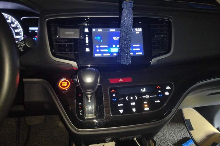 Used Honda Odyssey 2018 2.4L Luxury Edition Audio And AC Panel