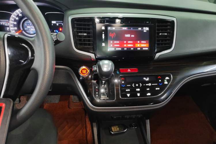 Used Honda Odyssey 2018 2.4L Luxury Edition Audio And AC Panel