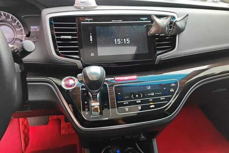 Used Honda Odyssey 2018 2.4L Luxury Edition Audio And AC Panel