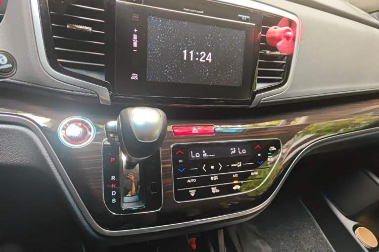Used Honda Odyssey 2018 2.4L Supreme Edition Audio And AC Panel