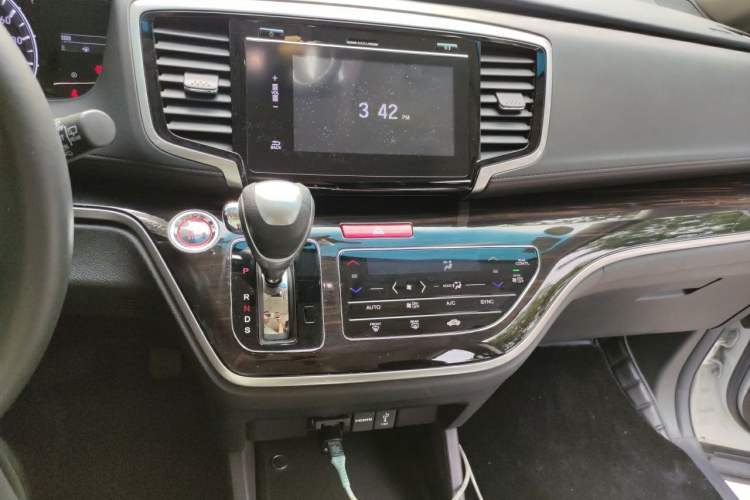 Used Honda Odyssey 2018 2.4L Smart Edition Audio And AC Panel