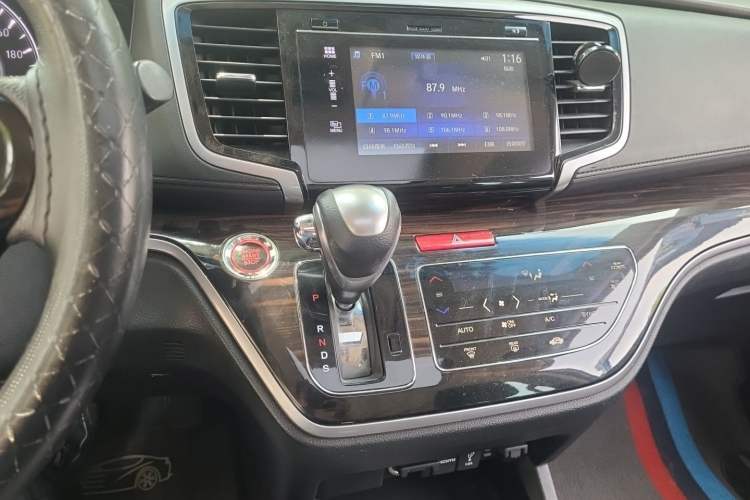 Used Honda Odyssey 2018 2.4L Luxury Edition Audio And AC Panel