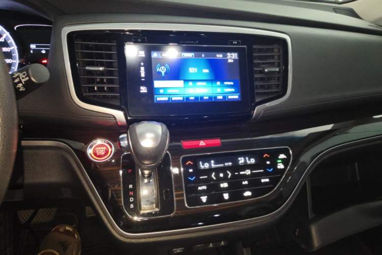 Used Honda Odyssey 2018 2.4L Luxury Edition Audio And AC Panel