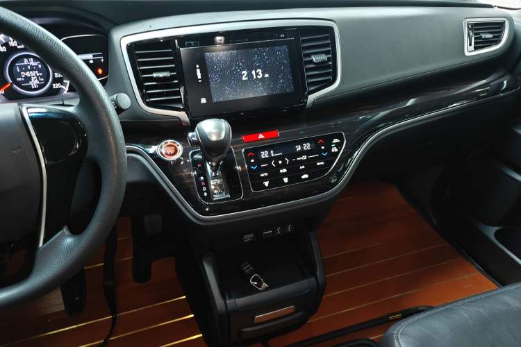 Used Honda Odyssey 2018 2.4L Luxury Edition Audio And AC Panel