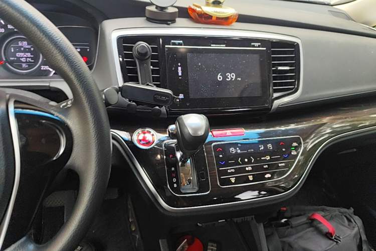 Used Honda Odyssey 2018 2.4L Luxury Edition Audio And AC Panel