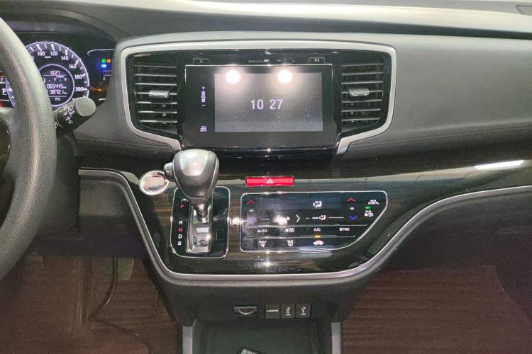 Used Honda Odyssey 2018 2.4L Luxury Edition Audio And AC Panel