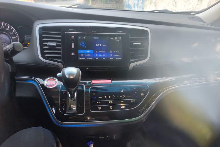 Used Honda Odyssey 2018 2.4L Luxury Edition Audio And AC Panel