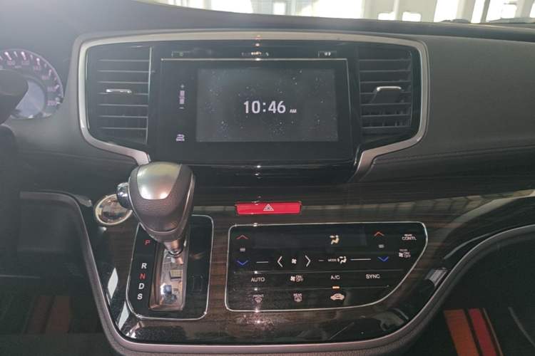 Used Honda Odyssey 2018 2.4L Luxury Edition Audio And AC Panel