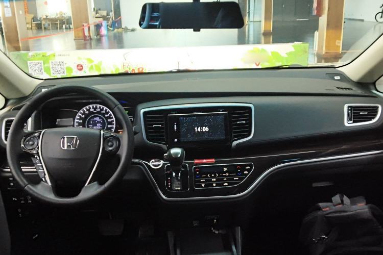 Used Honda Odyssey 2018 2.4L Smart Edition Center Console