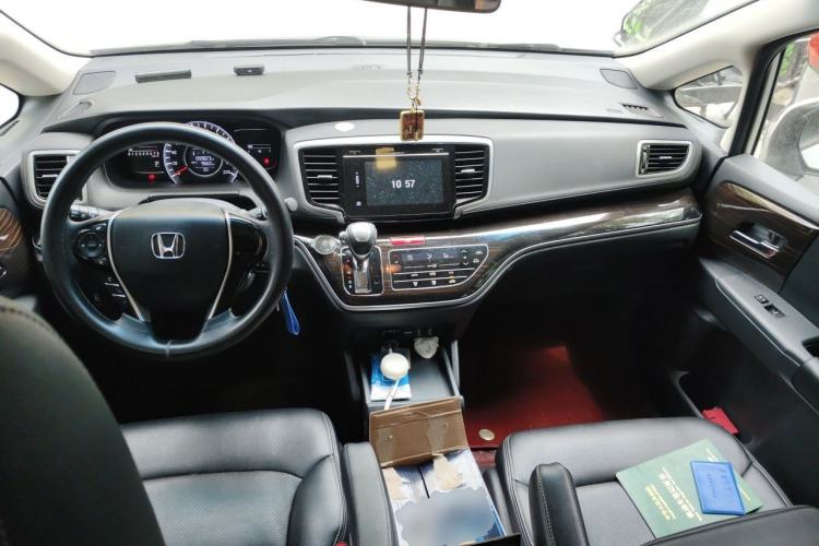 Used Honda Odyssey 2018 2.4L Comfort Version Center Console