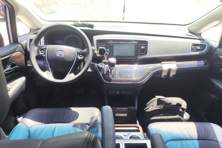 Used Honda Odyssey 2018 2.4L Luxury Edition Center Console