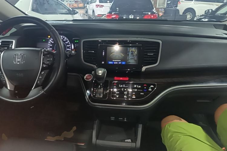 Used Honda Odyssey 2018 2.4L Supreme Edition Center Console