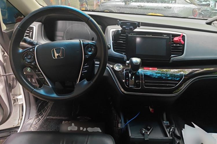 Used Honda Odyssey 2018 2.4L Supreme Edition Center Console