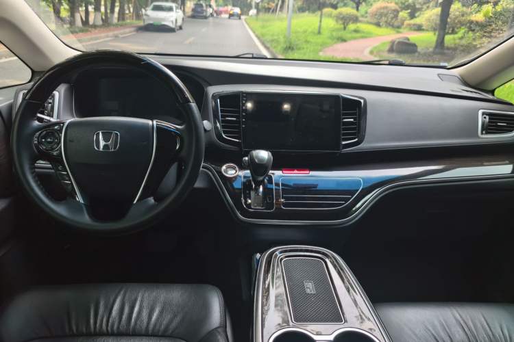 Used Honda Odyssey 2018 2.4L Luxury Edition Center Console