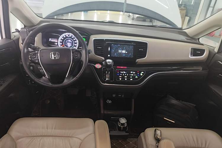 Used Honda Odyssey 2018 2.4L Smart Edition Center Console