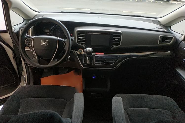 Used Honda Odyssey 2018 2.4L Comfort Version Center Console