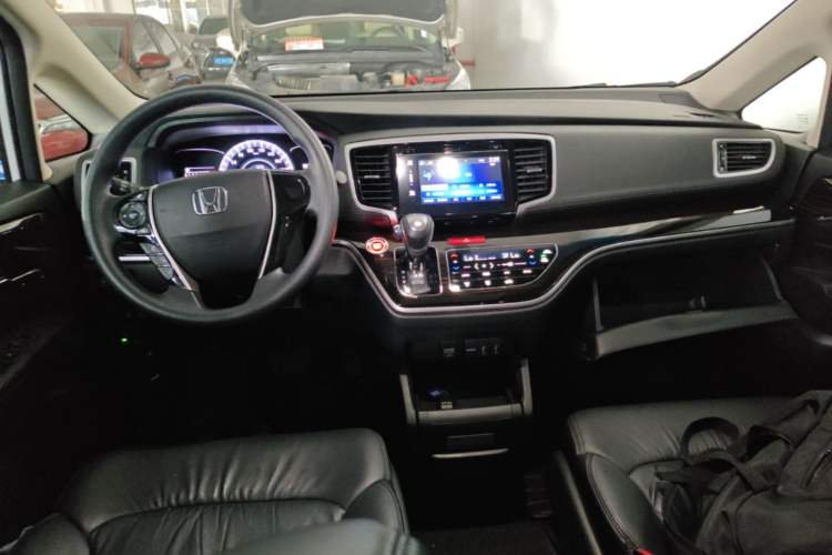Used Honda Odyssey 2018 2.4L Luxury Edition Center Console