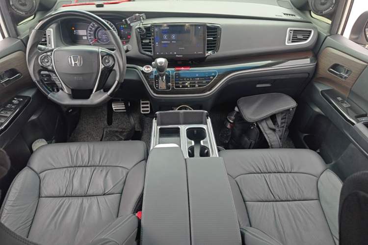 Used Honda Odyssey 2018 2.4L Smart Edition Center Console