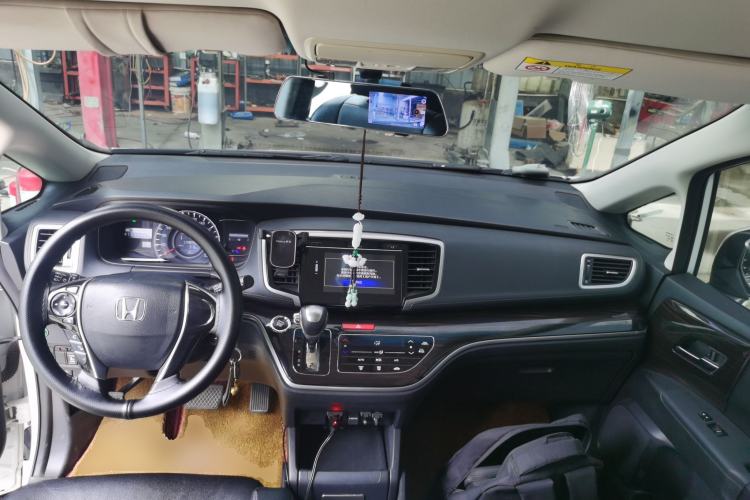 Used Honda Odyssey 2018 2.4L Comfort Version Center Console
