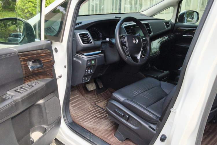 Used Honda Odyssey 2018 2.4L Supreme Edition Driver Seat