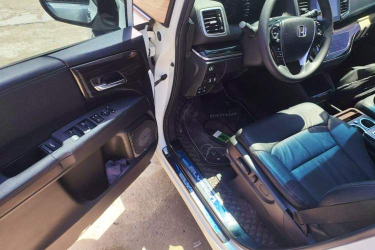 Used Honda Odyssey 2018 2.4L Luxury Edition Driver Seat