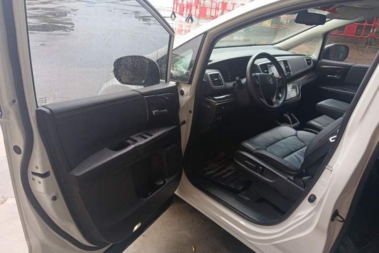 Used Honda Odyssey 2018 2.4L Supreme Edition Driver Seat