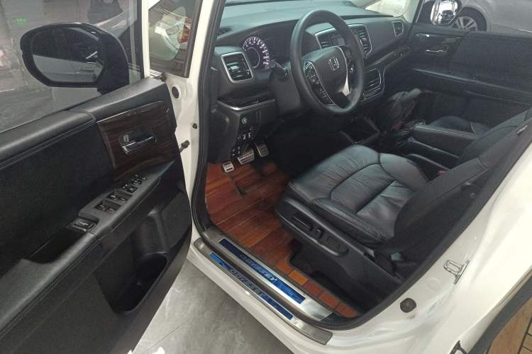 Used Honda Odyssey 2018 2.4L Luxury Edition Driver Seat