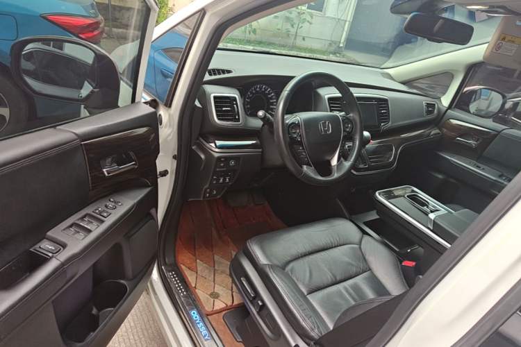 Used Honda Odyssey 2018 2.4L Supreme Edition Driver Seat